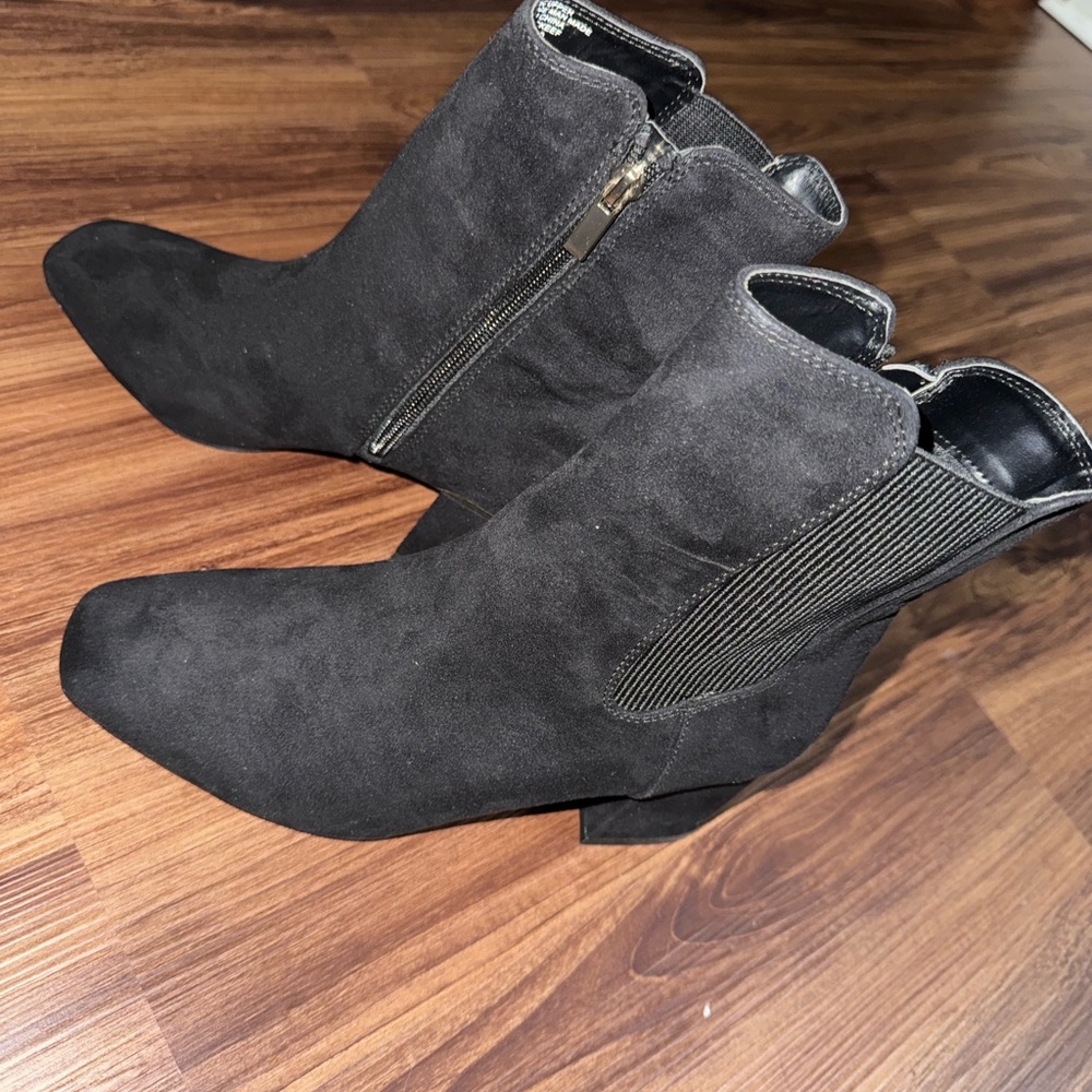 Chic Black Ankle Boots with Zipper